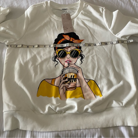 Emery Rose Lune Figure Graphic Sweatshirt Color White Size Medium - Picture 10 of 12